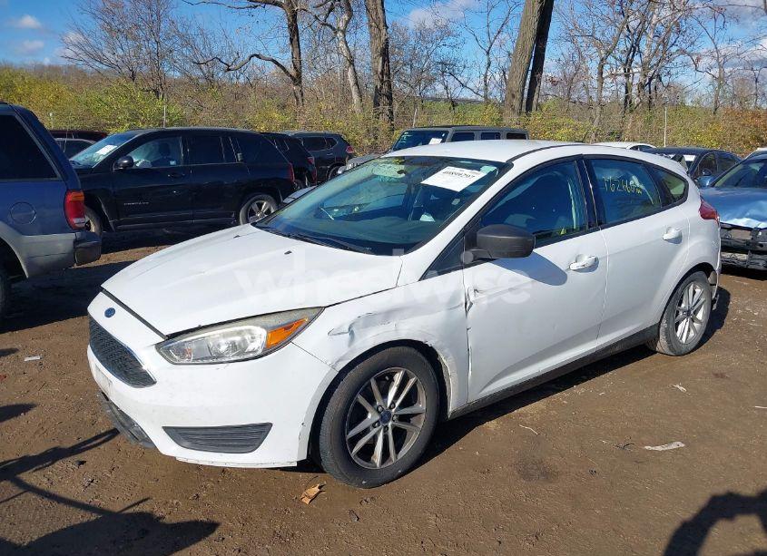 Photo 2 of 2016 Ford Focus SE (VIN 1FADP3K23GL224861)