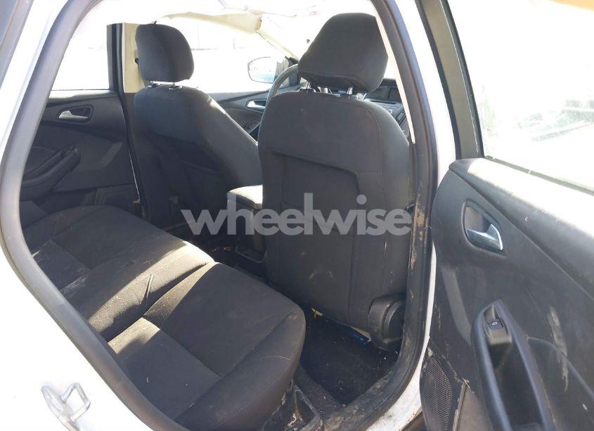 Photo 8 of 2016 Ford Focus SE (VIN 1FADP3K23GL224861)