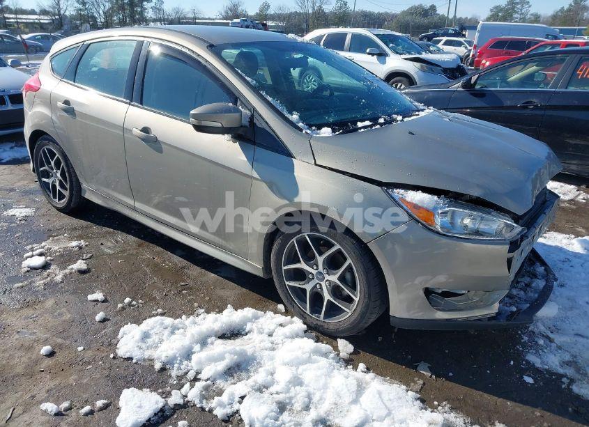 2016 Ford Focus SE (VIN 1FADP3K23GL245211) main photo