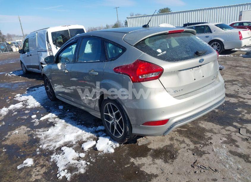 Photo 3 of 2016 Ford Focus SE (VIN 1FADP3K23GL245211)