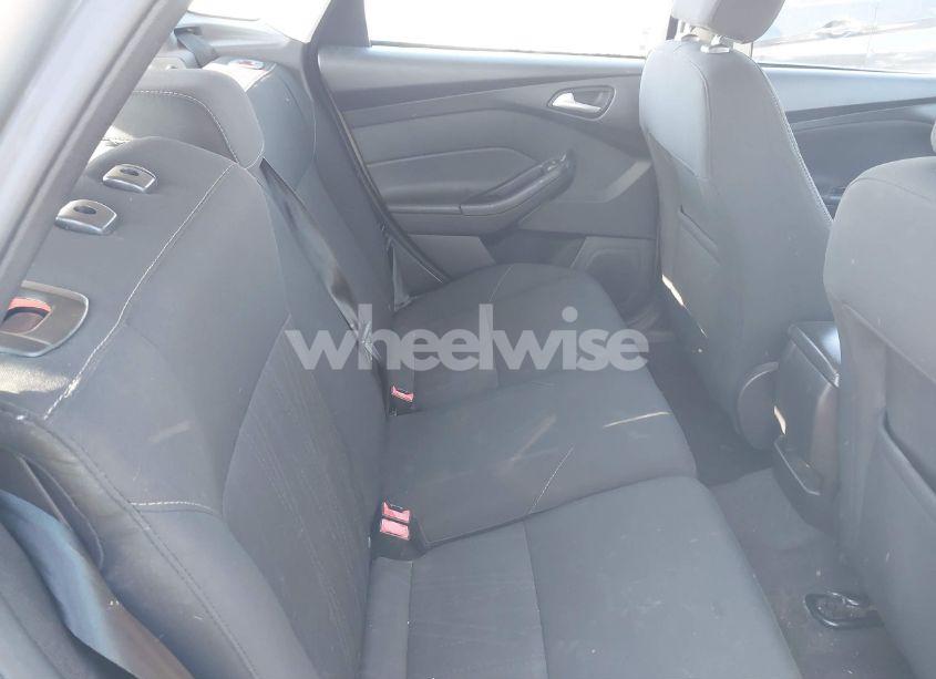 Photo 8 of 2016 Ford Focus SE (VIN 1FADP3K23GL245211)