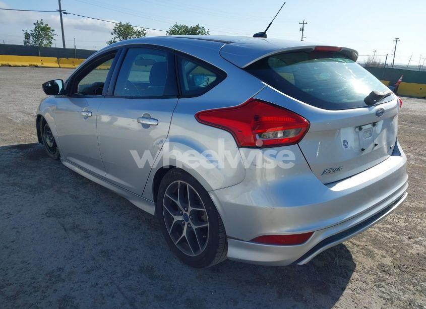 Photo 3 of 2016 Ford Focus SE (VIN 1FADP3K23GL247119)