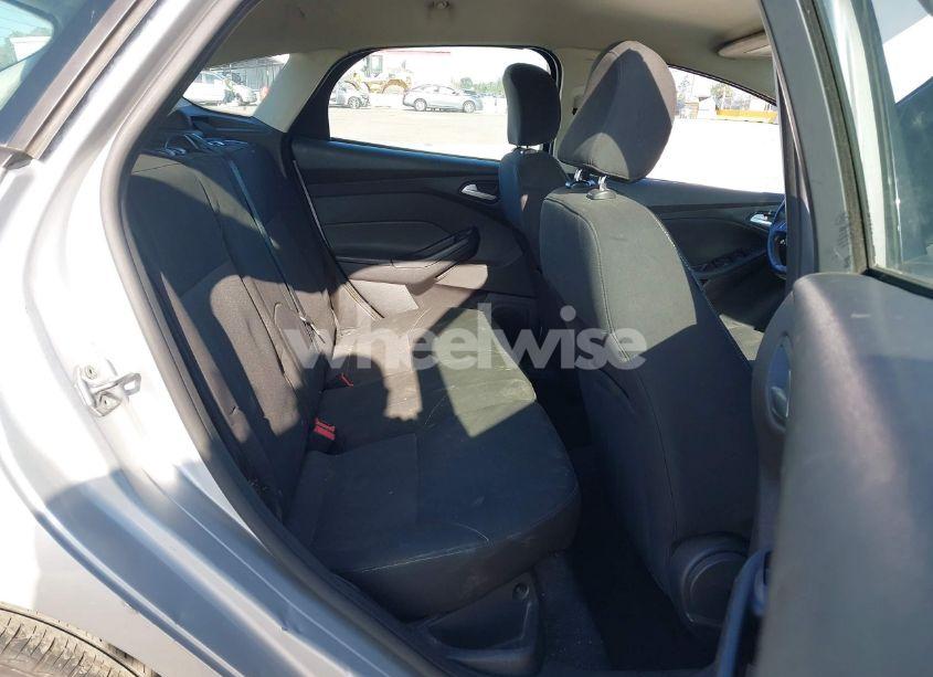 Photo 8 of 2016 Ford Focus SE (VIN 1FADP3K23GL247119)