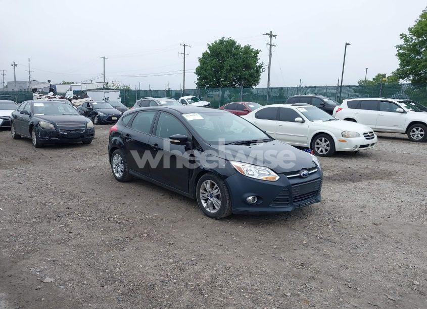 2016 Ford Focus SE (VIN 1FADP3K23GL259612) main photo