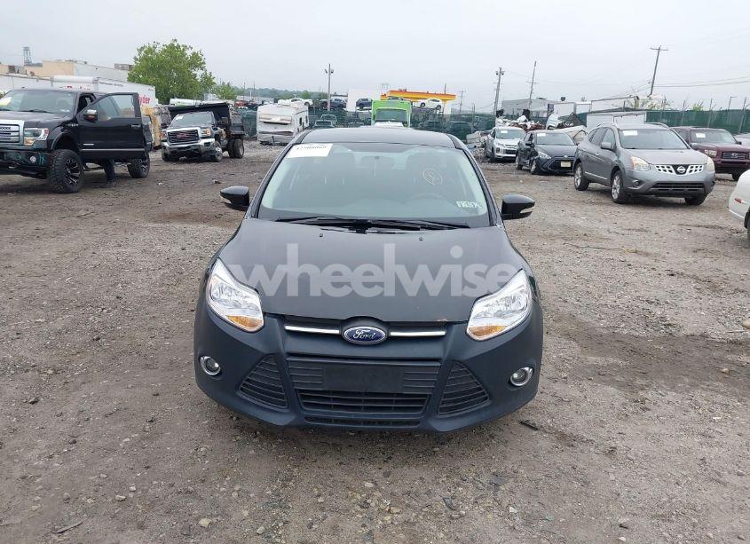 Photo 13 of 2016 Ford Focus SE (VIN 1FADP3K23GL259612)
