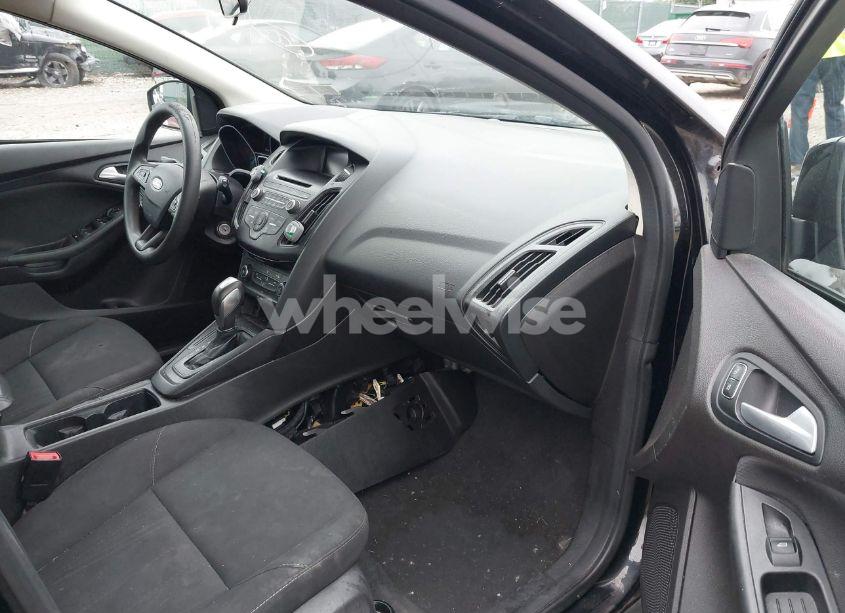 Photo 5 of 2016 Ford Focus SE (VIN 1FADP3K23GL259612)