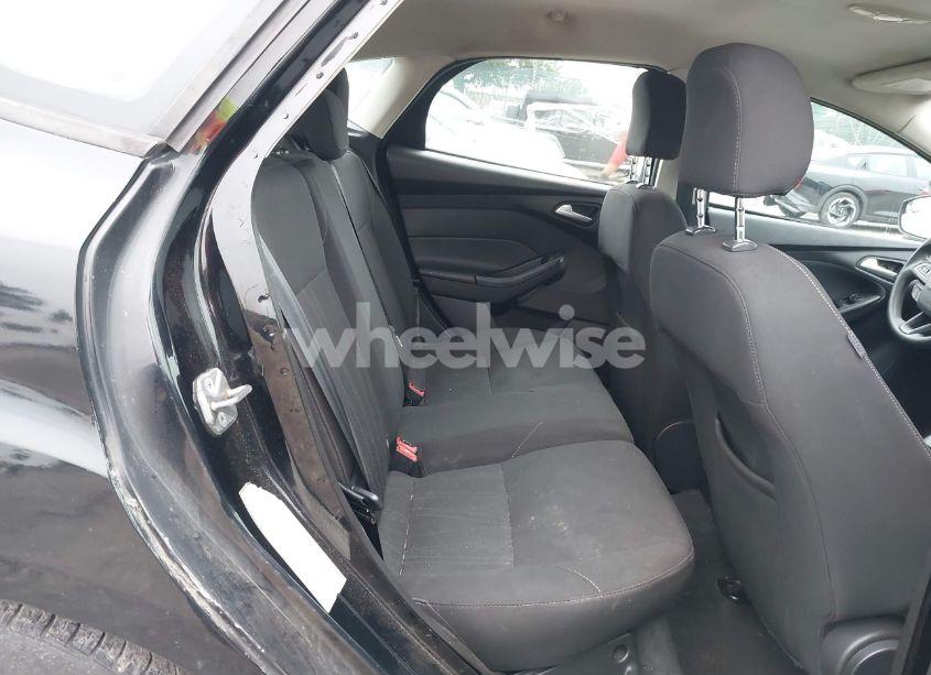 Photo 8 of 2016 Ford Focus SE (VIN 1FADP3K23GL259612)