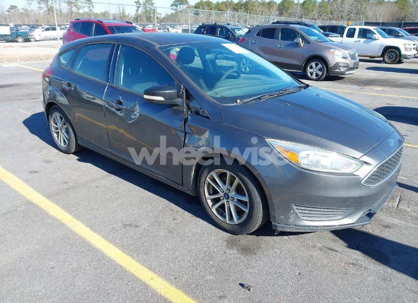 2016 Ford Focus SE (VIN 1FADP3K23GL269444) main photo