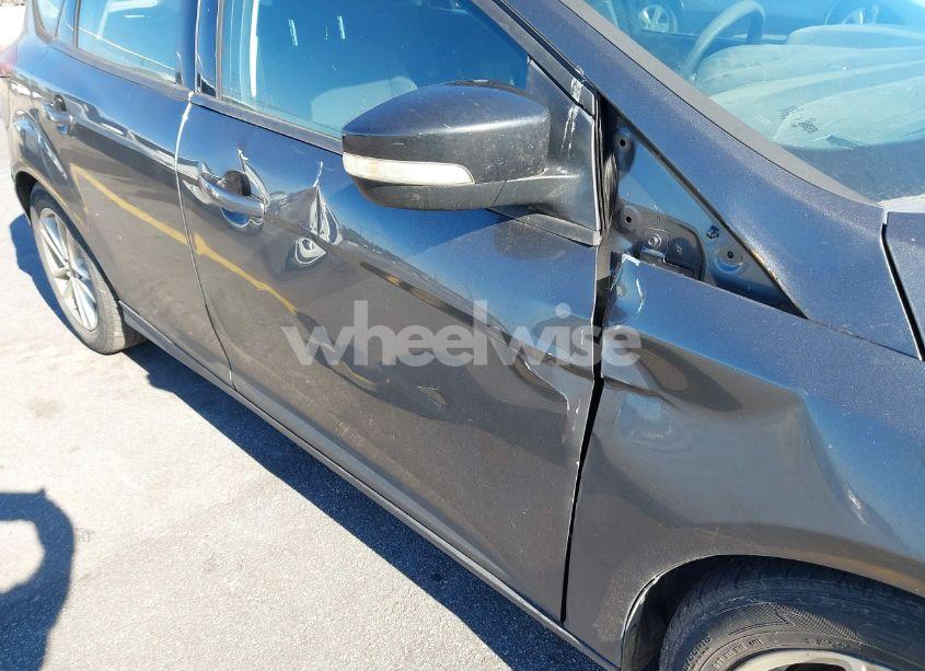 Photo 15 of 2016 Ford Focus SE (VIN 1FADP3K23GL269444)