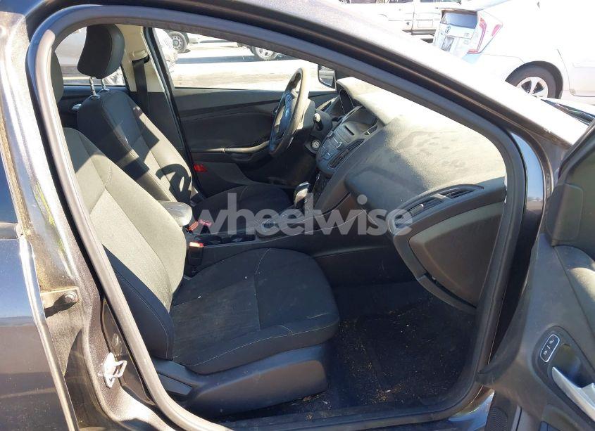 Photo 5 of 2016 Ford Focus SE (VIN 1FADP3K23GL269444)