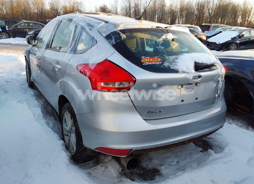 Photo 3 of 2016 Ford Focus SE (VIN 1FADP3K23GL284526)