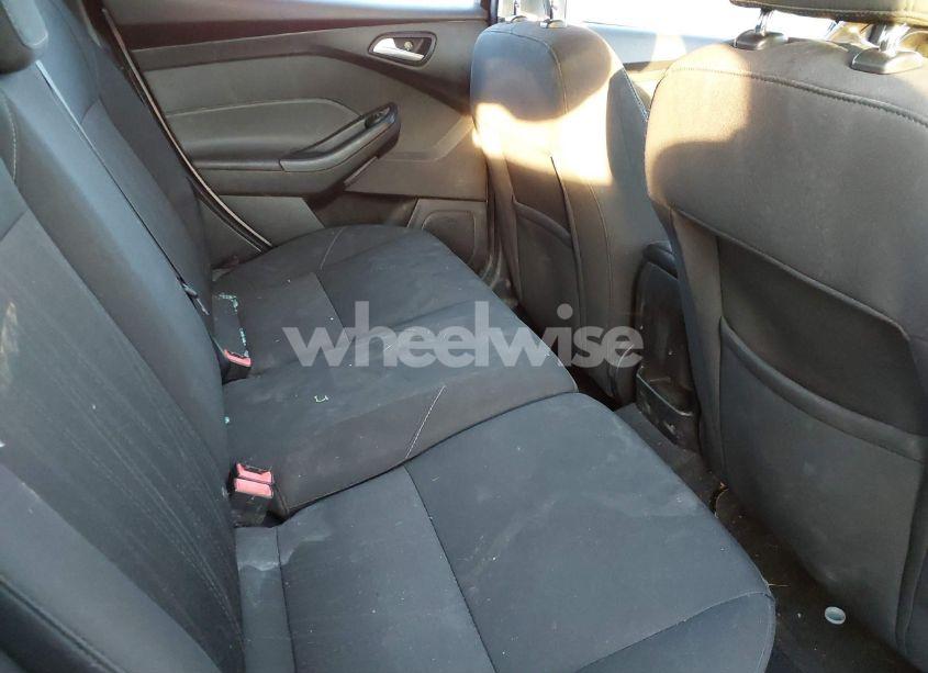 Photo 8 of 2016 Ford Focus SE (VIN 1FADP3K23GL284526)