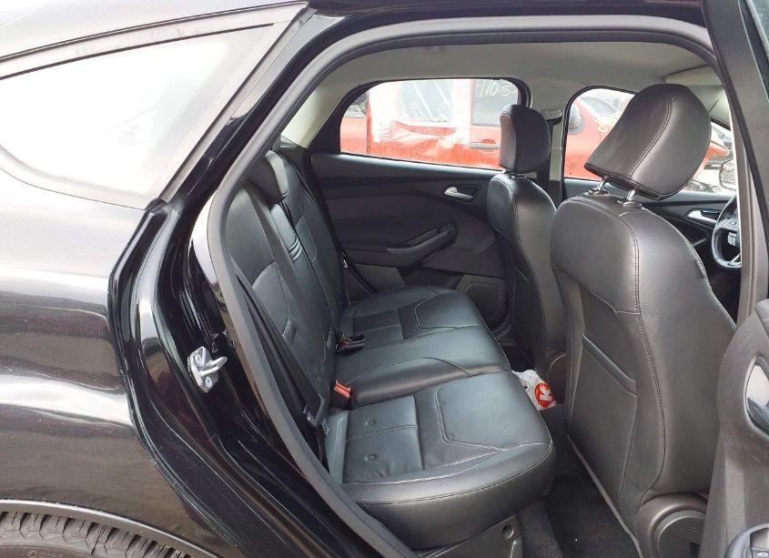 Photo 8 of 2016 Ford Focus SE (VIN 1FADP3K23GL299558)