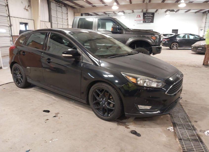 2016 Ford Focus SE (VIN 1FADP3K23GL326094) main photo