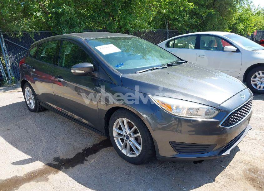 2016 Ford Focus SE (VIN 1FADP3K23GL336768) main photo