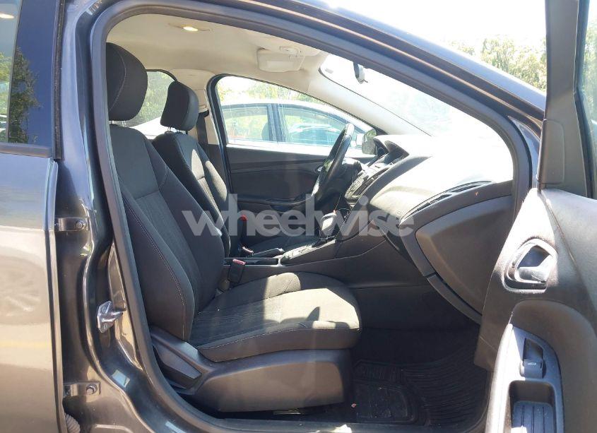 Photo 5 of 2016 Ford Focus SE (VIN 1FADP3K23GL336768)