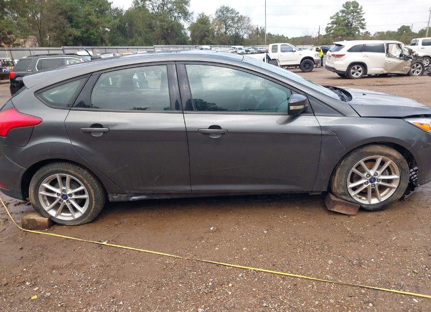 Photo 13 of 2016 Ford Focus SE (VIN 1FADP3K23GL339170)