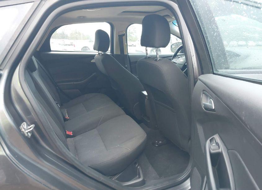 Photo 8 of 2016 Ford Focus SE (VIN 1FADP3K23GL339170)