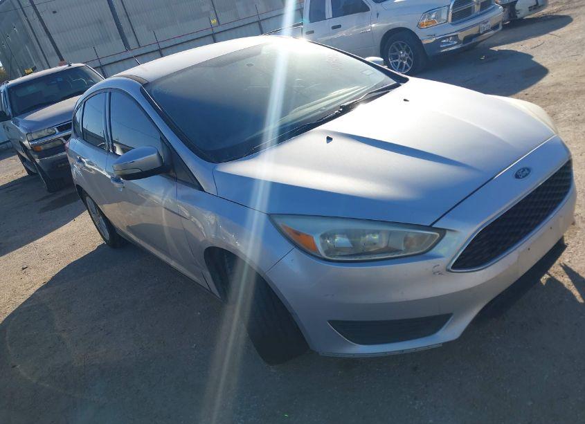 2016 Ford Focus SE (VIN 1FADP3K23GL380477) main photo