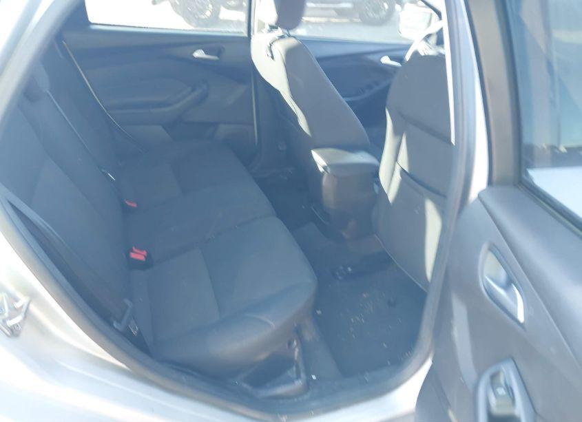 Photo 8 of 2016 Ford Focus SE (VIN 1FADP3K23GL380477)