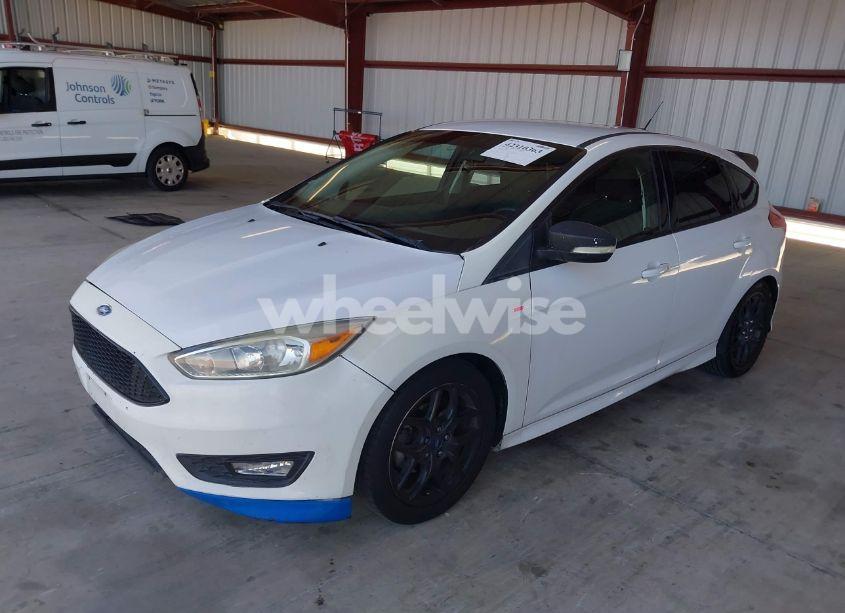 Photo 2 of 2016 Ford Focus SE (VIN 1FADP3K23GL407418)