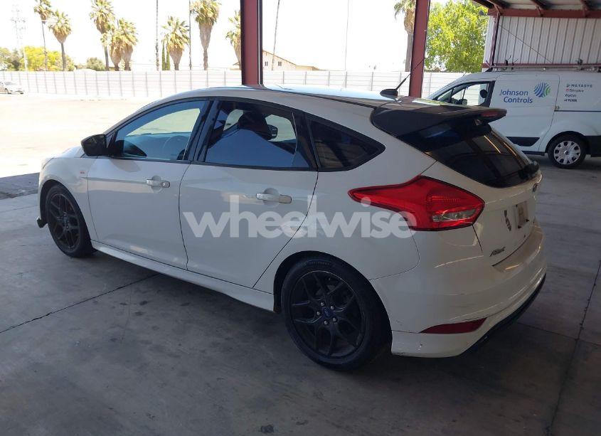 Photo 3 of 2016 Ford Focus SE (VIN 1FADP3K23GL407418)