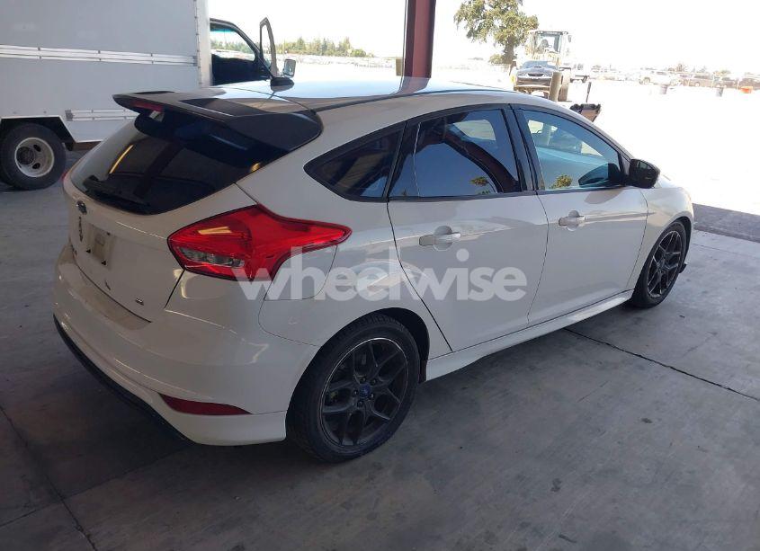 Photo 4 of 2016 Ford Focus SE (VIN 1FADP3K23GL407418)