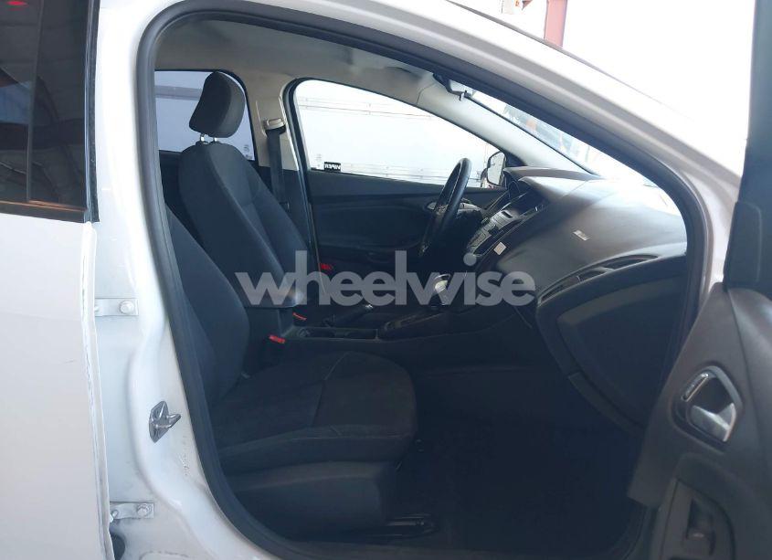 Photo 5 of 2016 Ford Focus SE (VIN 1FADP3K23GL407418)