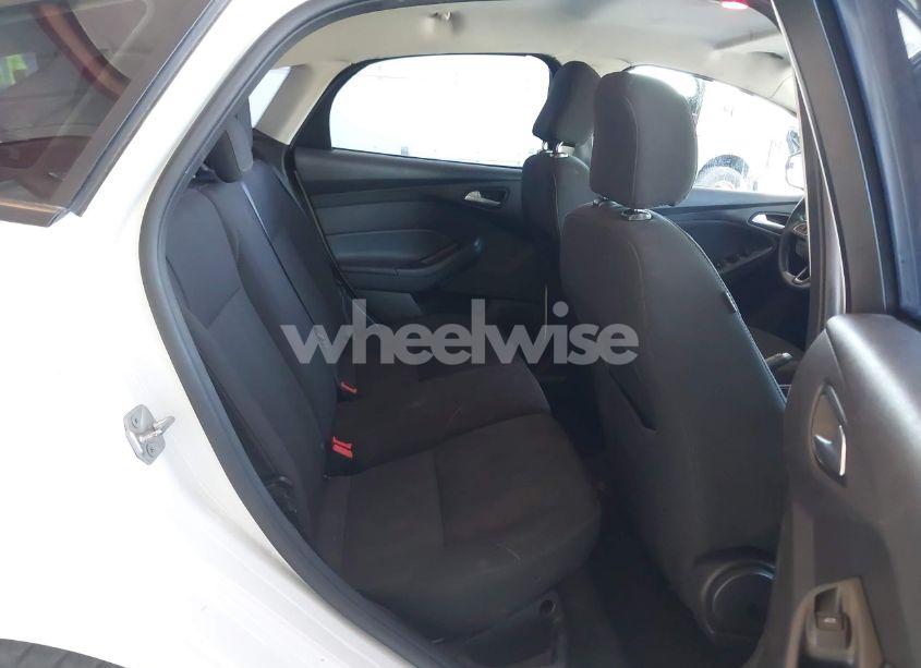 Photo 8 of 2016 Ford Focus SE (VIN 1FADP3K23GL407418)