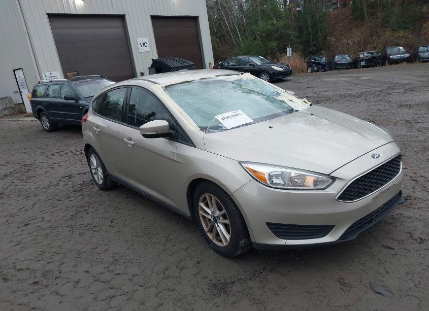 2017 Ford Focus SE (VIN 1FADP3K23HL212193) main photo