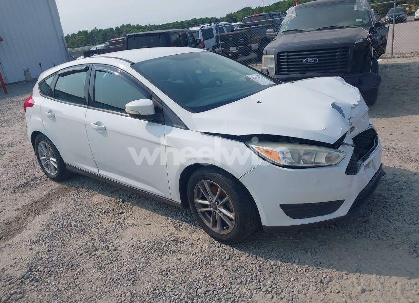 2017 Ford Focus SE (VIN 1FADP3K23HL262009) main photo
