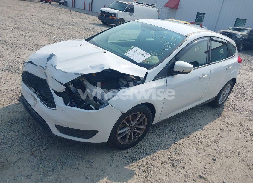 Photo 2 of 2017 Ford Focus SE (VIN 1FADP3K23HL262009)