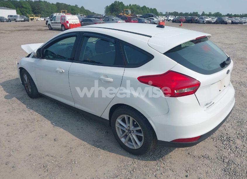 Photo 3 of 2017 Ford Focus SE (VIN 1FADP3K23HL262009)