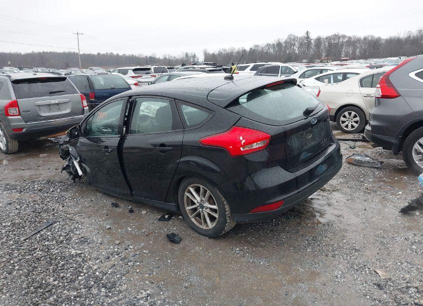 Photo 3 of 2017 Ford Focus SE (VIN 1FADP3K23HL263984)