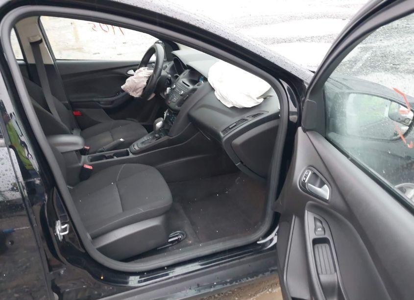 Photo 5 of 2017 Ford Focus SE (VIN 1FADP3K23HL263984)