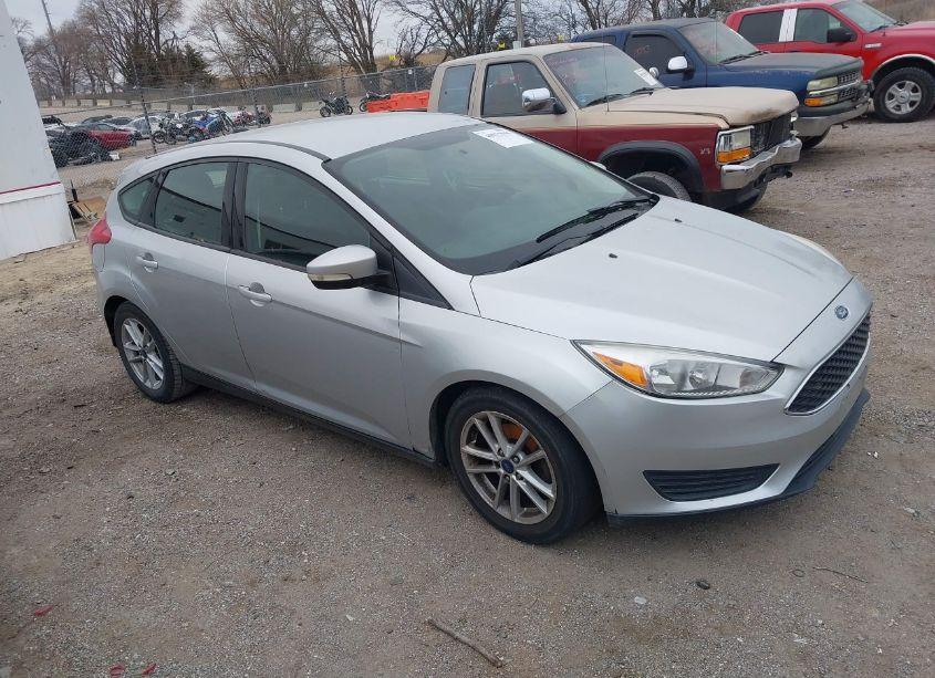 2017 Ford Focus SE (VIN 1FADP3K23HL286231) main photo