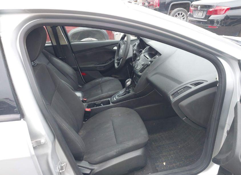 Photo 5 of 2017 Ford Focus SE (VIN 1FADP3K23HL286231)