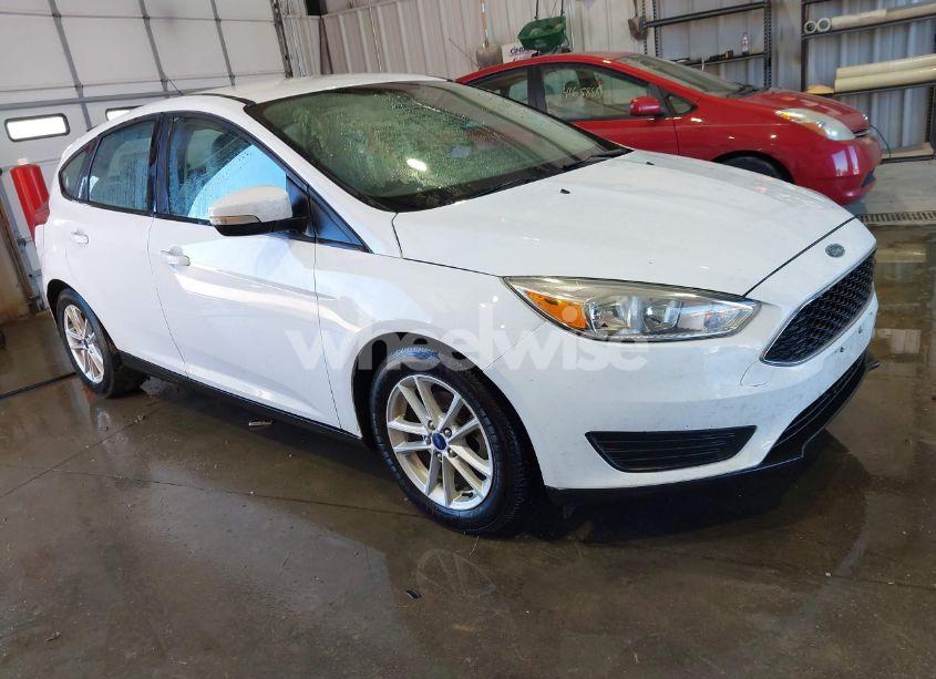 2017 Ford Focus SE (VIN 1FADP3K23HL319051) main photo