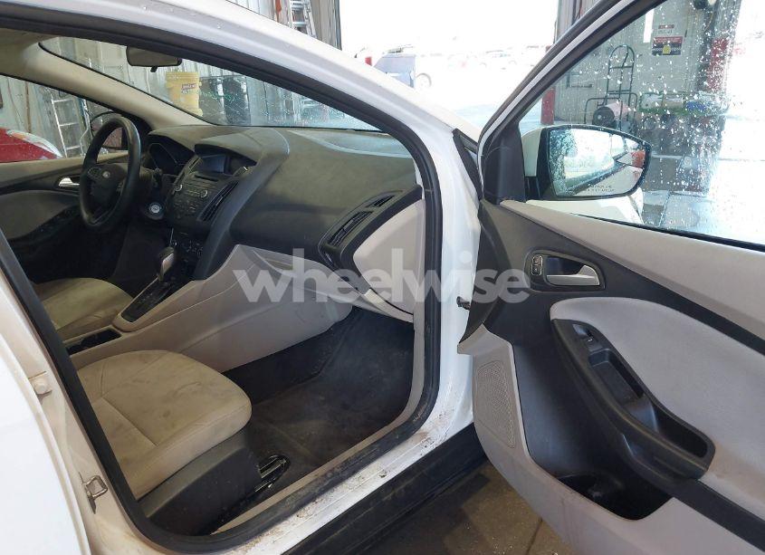 Photo 5 of 2017 Ford Focus SE (VIN 1FADP3K23HL319051)