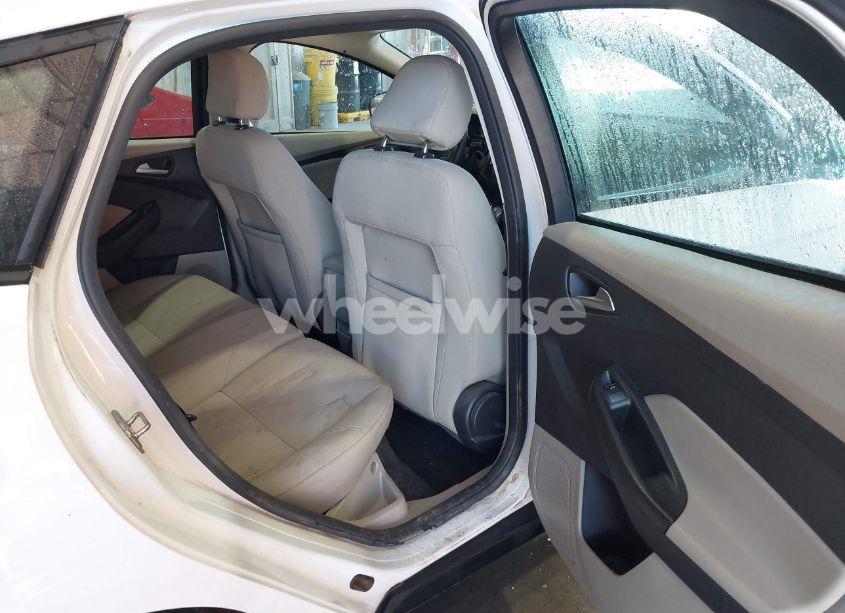 Photo 8 of 2017 Ford Focus SE (VIN 1FADP3K23HL319051)