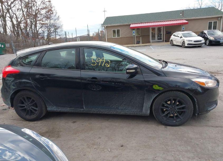 Photo 14 of 2017 Ford Focus SE (VIN 1FADP3K23HL332009)