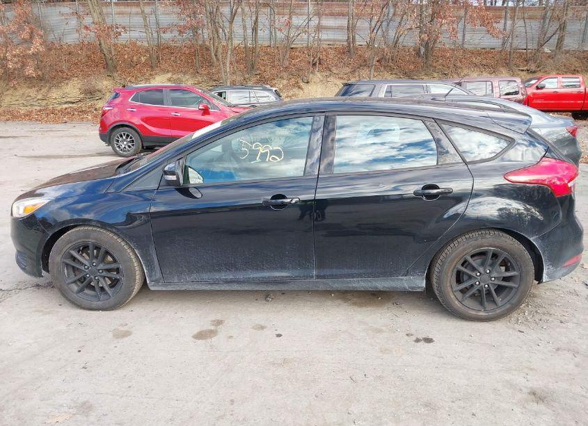 Photo 15 of 2017 Ford Focus SE (VIN 1FADP3K23HL332009)
