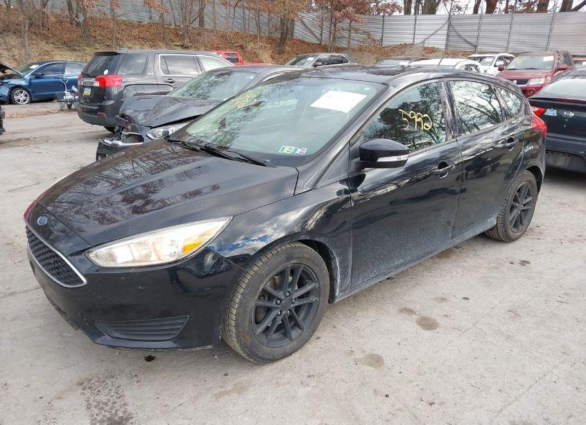 Photo 2 of 2017 Ford Focus SE (VIN 1FADP3K23HL332009)