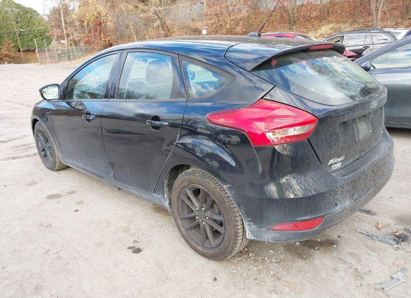 Photo 3 of 2017 Ford Focus SE (VIN 1FADP3K23HL332009)