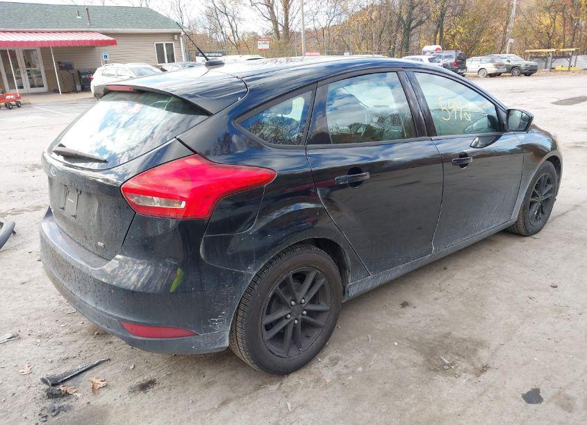 Photo 4 of 2017 Ford Focus SE (VIN 1FADP3K23HL332009)