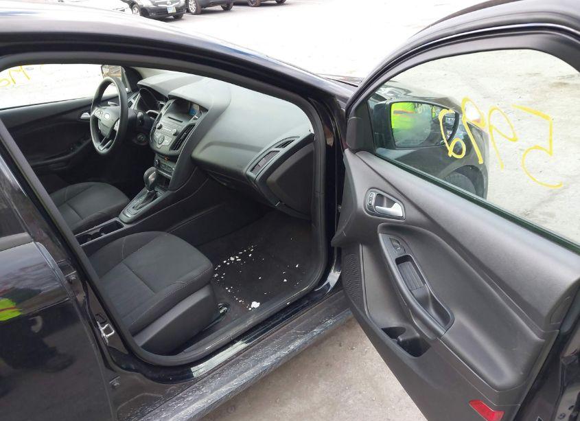 Photo 5 of 2017 Ford Focus SE (VIN 1FADP3K23HL332009)