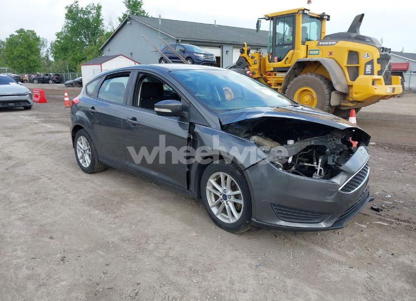 2017 Ford Focus SE (VIN 1FADP3K23HL336268) main photo
