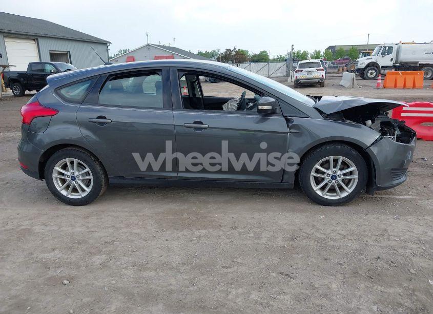 Photo 13 of 2017 Ford Focus SE (VIN 1FADP3K23HL336268)