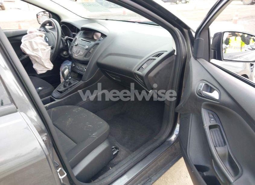 Photo 5 of 2017 Ford Focus SE (VIN 1FADP3K23HL336268)