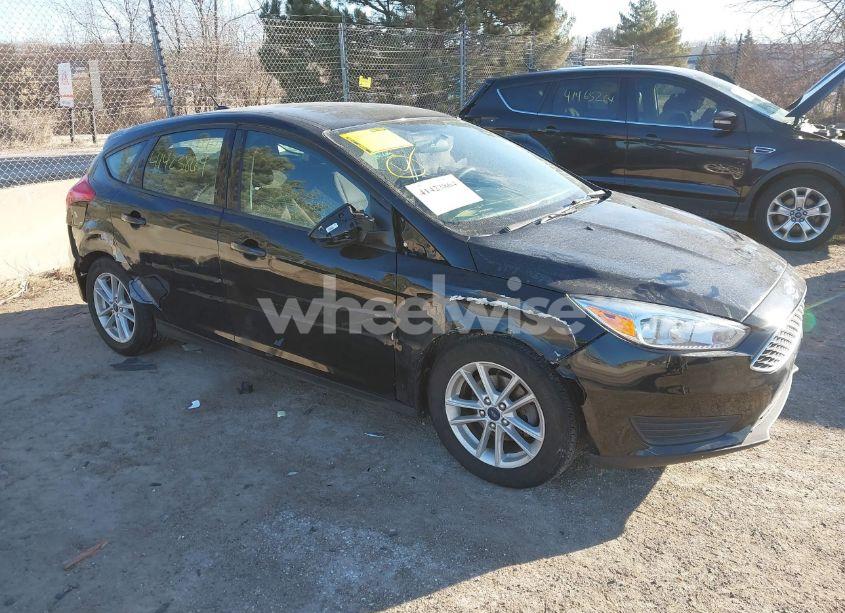 2017 Ford Focus SE (VIN 1FADP3K23HL339171) main photo